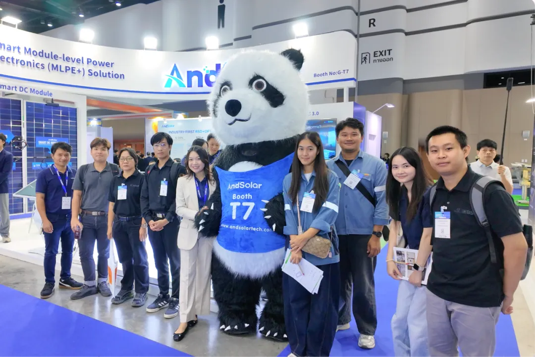 AndSolar ASEW展会现场合影